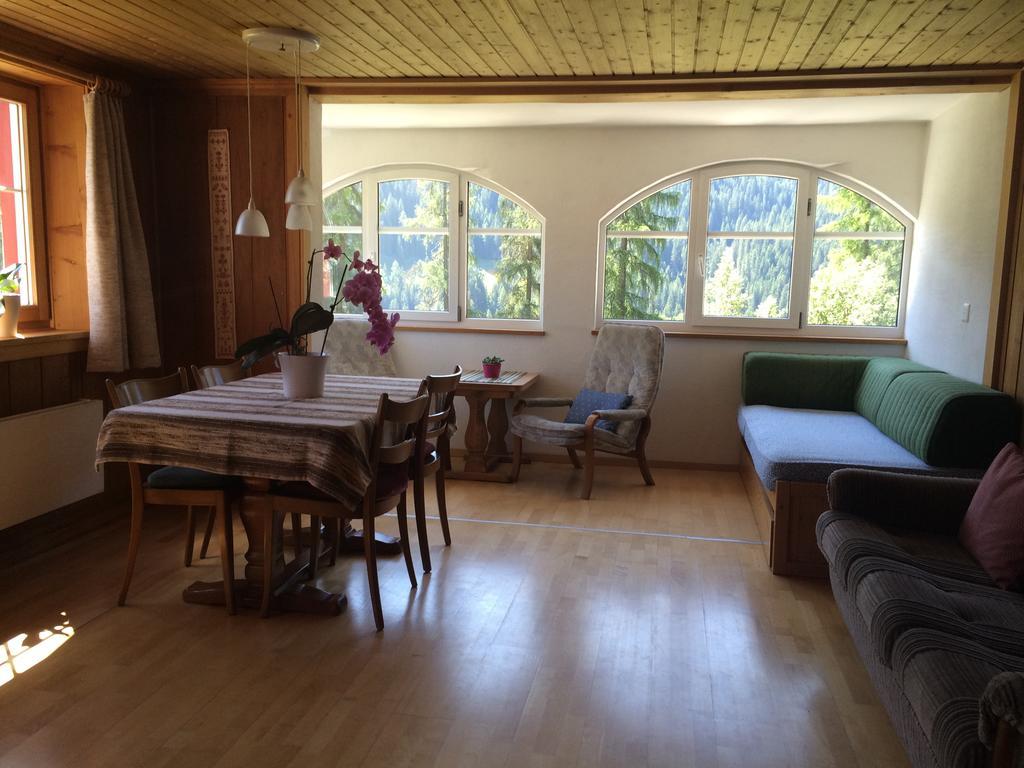 Bnb Guesthouse Lusi Frauenkirch Dış mekan fotoğraf